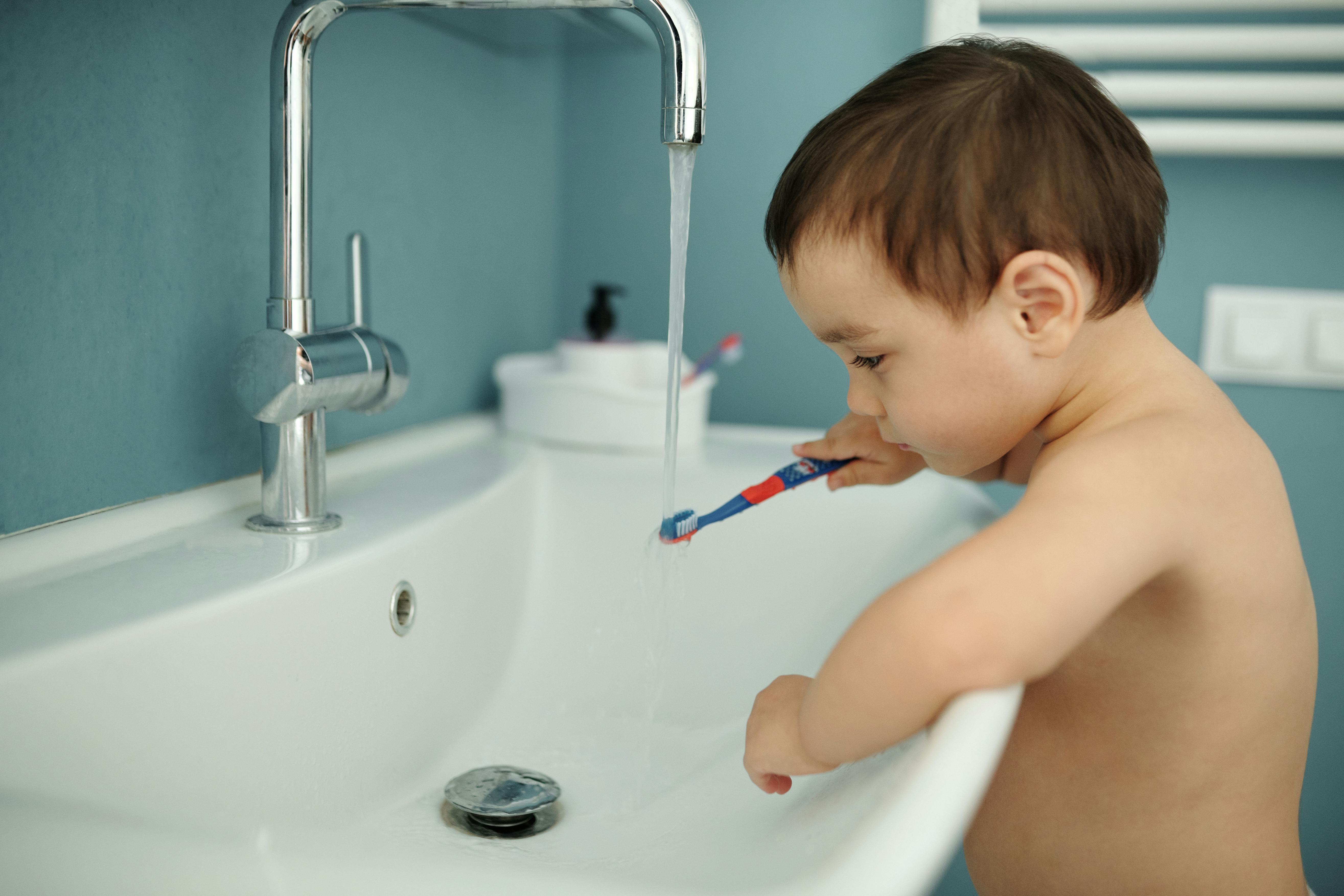 child brushing his teeth